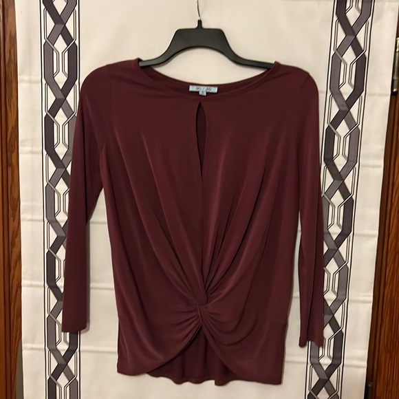 She + Sky Tops - She sky shirt in burgundy